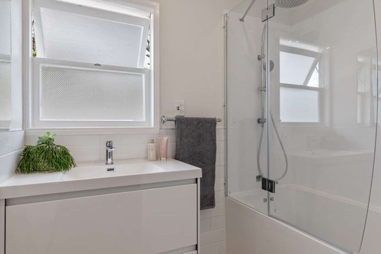 Photo of property in 12 Norfolk Rise, Waiuku, 2123