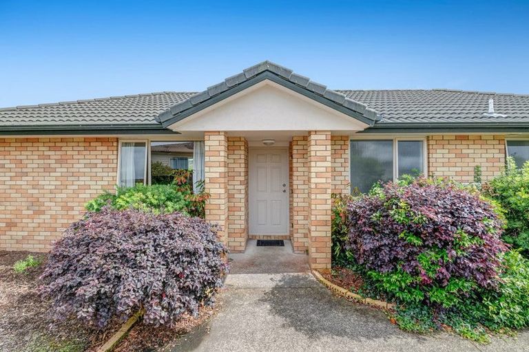 Photo of property in 17 Aitkenhead Court, Parakai, 0830