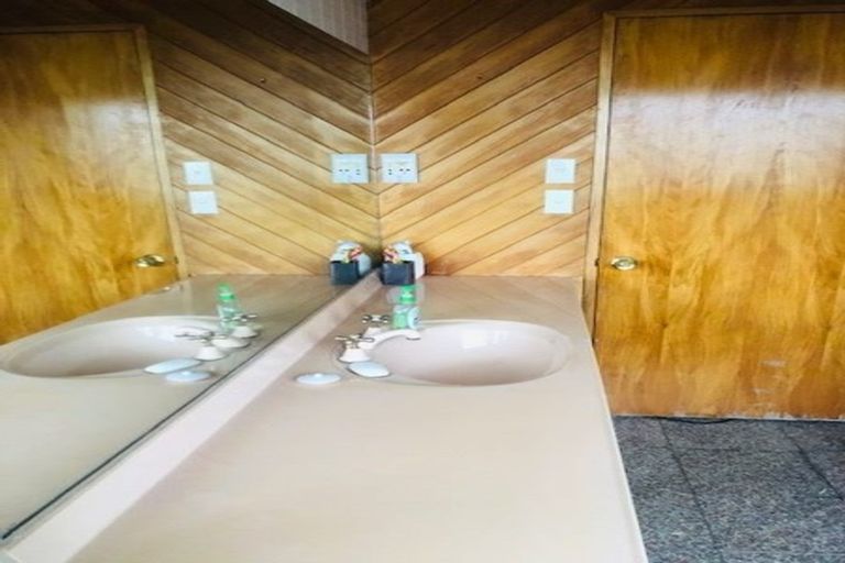 Photo of property in 5 Chilton Drive, Paraparaumu, 5032