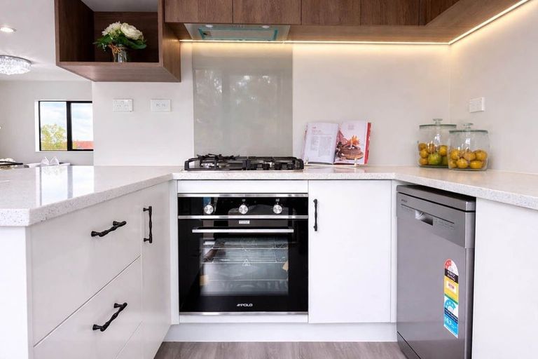 Photo of property in 4253 Great North Road, Glendene, Auckland, 0602