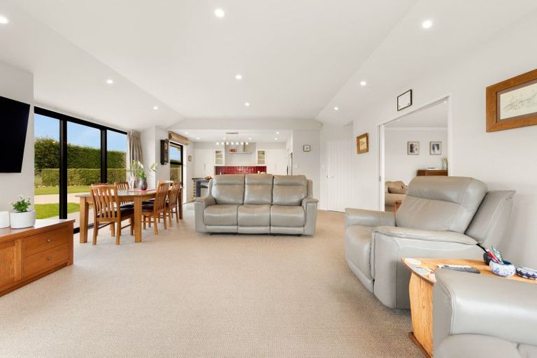 Photo of property in 24 Mckinnon Road, Edendale, Wyndham, 9893