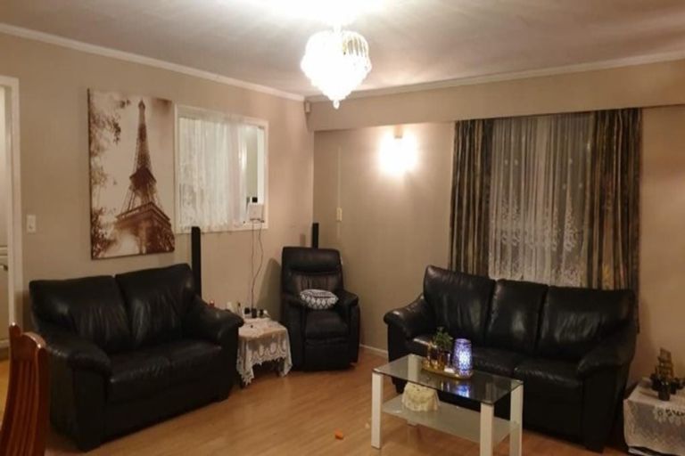 Photo of property in 2 Kelkirk Street, Kelston, Auckland, 0602