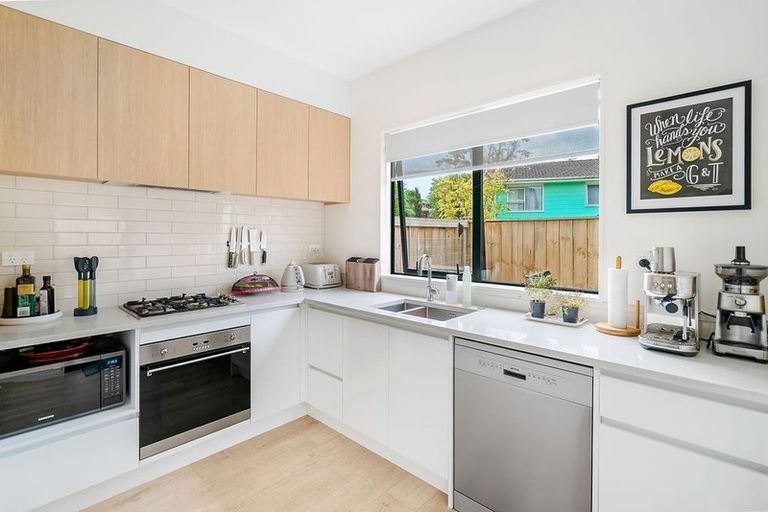 Photo of property in 66c Donovan Avenue, Massey, Auckland, 0614
