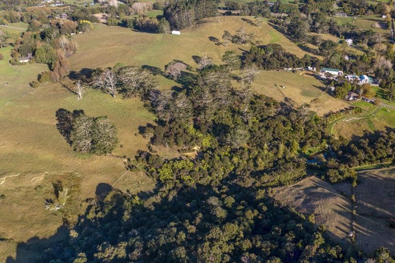 Photo of property in 244b Blackbridge Road, Dairy Flat, 0794