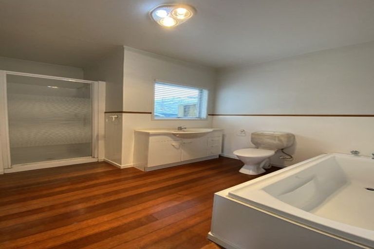 Photo of property in 1/74 Beach Road, Castor Bay, Auckland, 0620