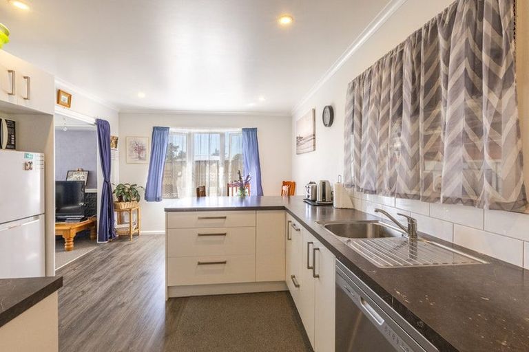 Photo of property in 17 Read Crescent, Clive, 4102