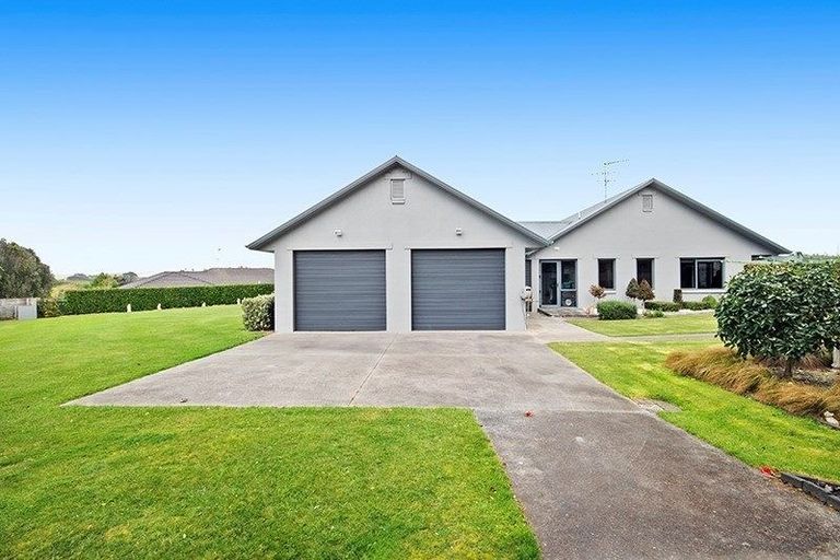Photo of property in 5 Gleaming Place, Waiuku, 2123