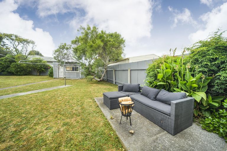 Photo of property in 17 Peters Avenue, Cloverlea, Palmerston North, 4412