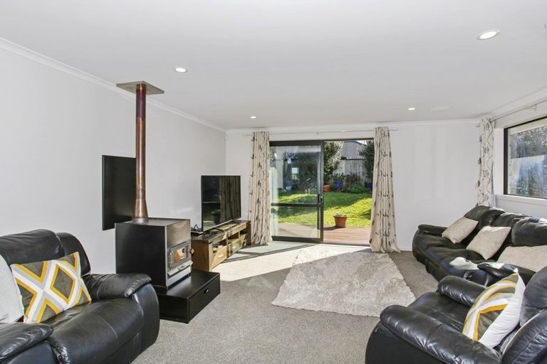 Photo of property in 9 Coach Road, Kingseat, Papakura, 2580