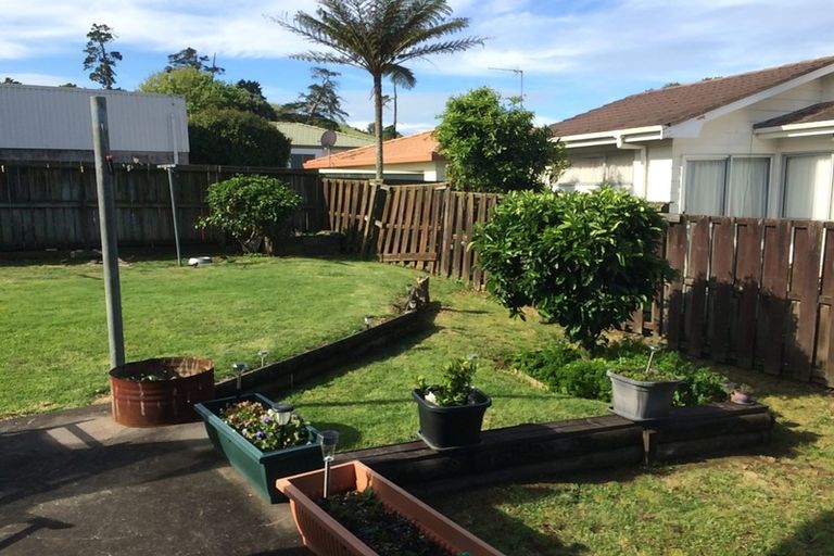 Photo of property in 27 Lisa Rise, Half Moon Bay, Auckland, 2012