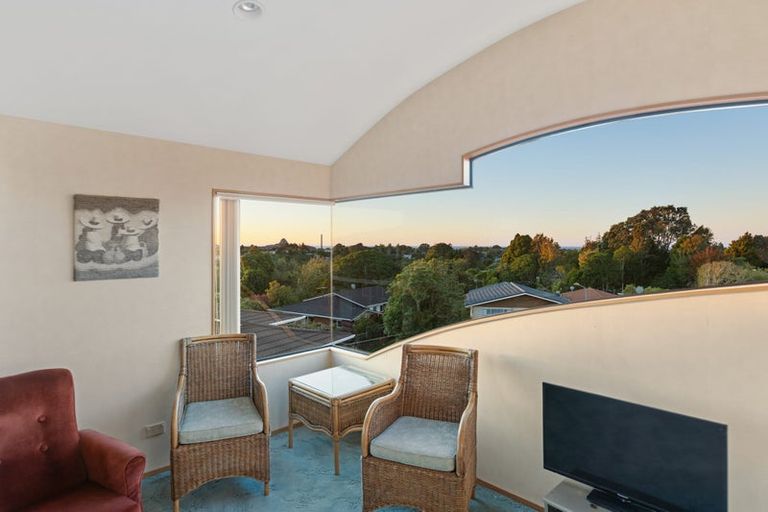 Photo of property in 3 Fairfax Terrace, Frankleigh Park, New Plymouth, 4310