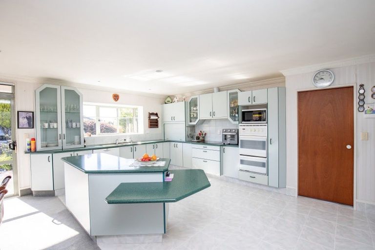 Photo of property in 15 Walton Place, Ngatea, 3503