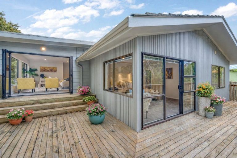 Photo of property in 54 Robbies Road, Shelly Park, Auckland, 2014