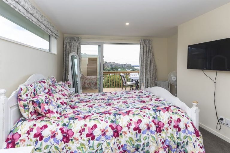 Photo of property in 42 Moncks Spur Road, Redcliffs, Christchurch, 8081