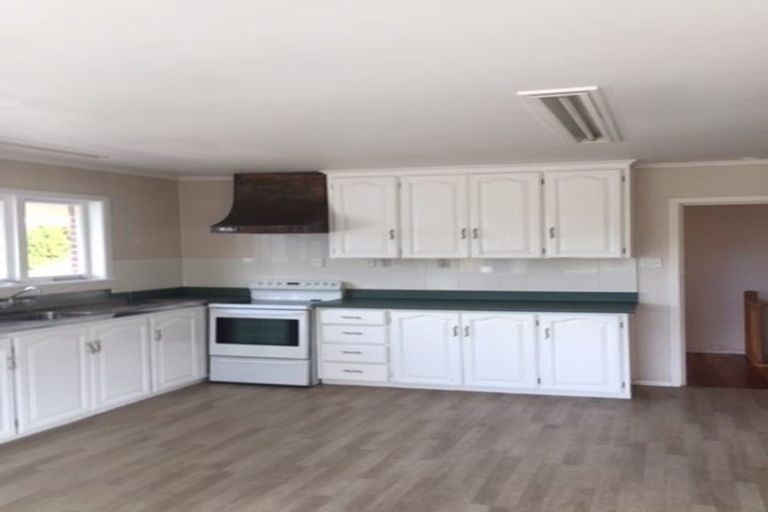 Photo of property in 17 School Road, Riverhead, 0820