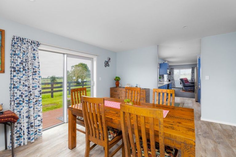 Photo of property in 43 Carrs Road, Urenui, 4377