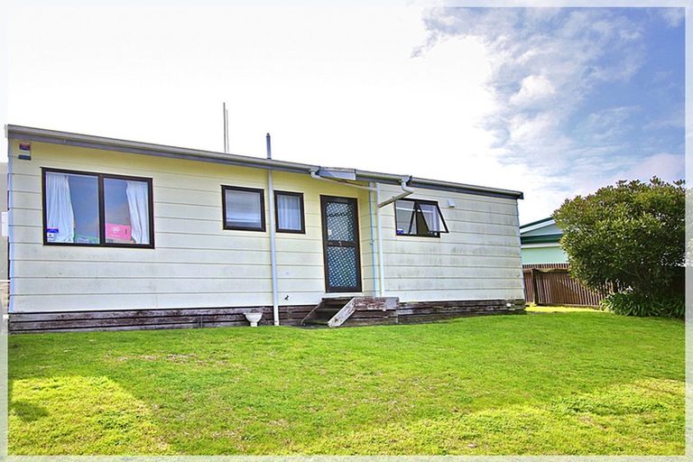 Photo of property in 65 Thomas Place, Foxton Beach, Foxton, 4815