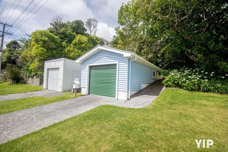 Photo of property in 18 Hinau Street, Tawa, Wellington, 5028