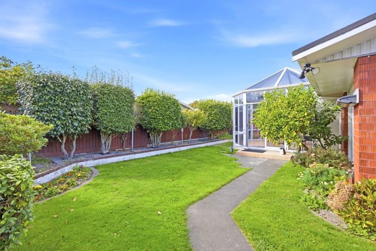 Photo of property in 2/292 Avonhead Road, Avonhead, Christchurch, 8042