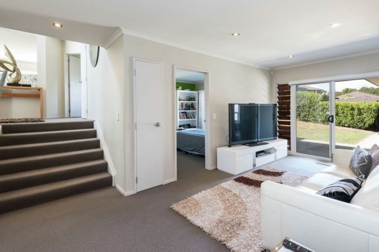 Photo of property in 13 Chateau Rise, Flat Bush, Auckland, 2016