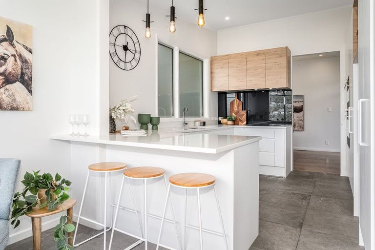 Photo of property in 40 Seaview Road, Paremata, Porirua, 5024