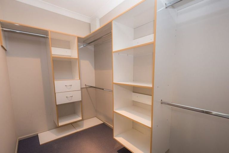 Photo of property in 42 Mandeville Place, Unsworth Heights, Auckland, 0632