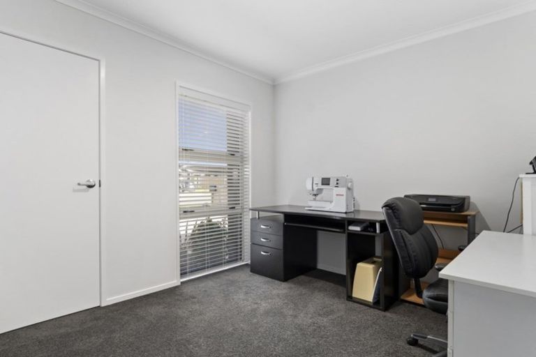 Photo of property in 15 Kahuparere Crescent, Pyes Pa, Tauranga, 3112