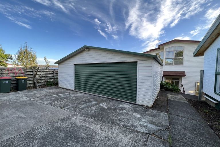 Photo of property in 14 Binda Place, Botany Downs, Auckland, 2010