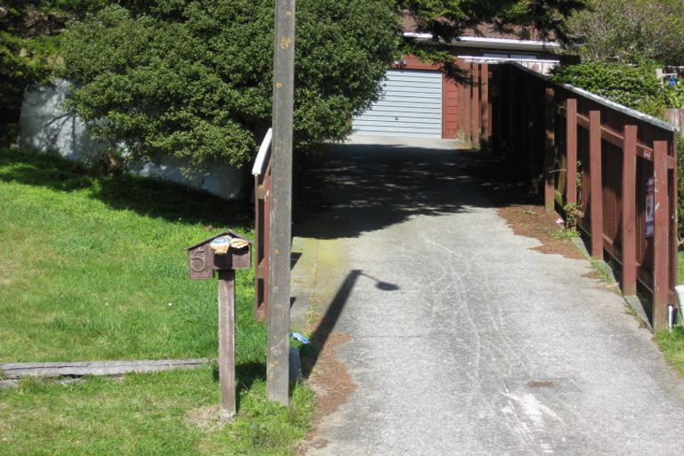 Photo of property in 5 Tuam Grove, Wainuiomata, Lower Hutt, 5014