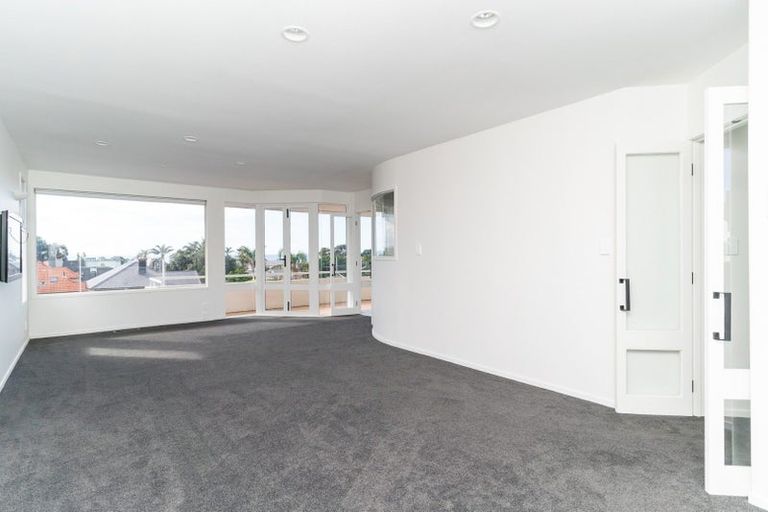 Photo of property in 1/2 Ocean View Road, Milford, Auckland, 0620