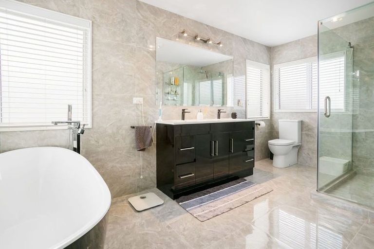 Photo of property in 28 Shah Place, Glen Eden, Auckland, 0602