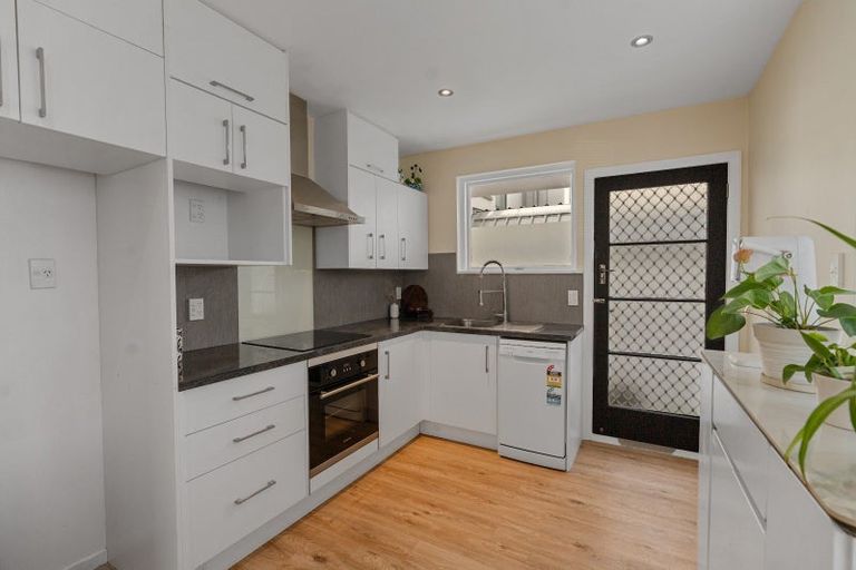 Photo of property in 1/27 Oxley Avenue, St Albans, Christchurch, 8014