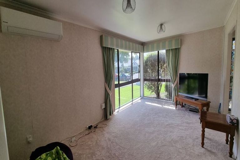 Photo of property in 6 Headcorn Place, Botany Downs, Auckland, 2010
