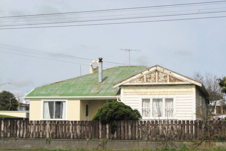 Photo of property in 13 High Street West, Waitara, 4320