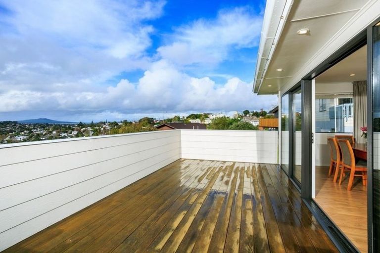 Photo of property in 59a Sunset Road, Totara Vale, Auckland, 0632