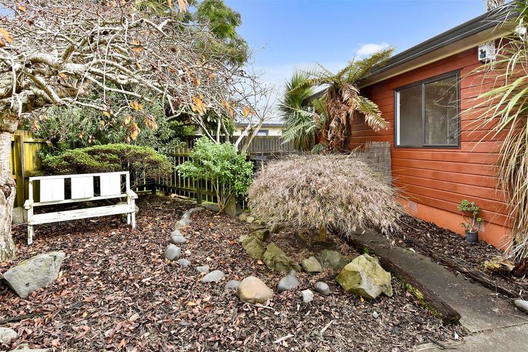 Photo of property in 7 Bill Phillip Place, Clendon Park, Auckland, 2103