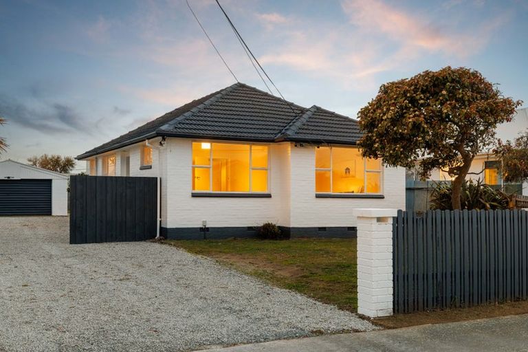 Photo of property in 15 Lyndhurst Crescent, Aranui, Christchurch, 8061