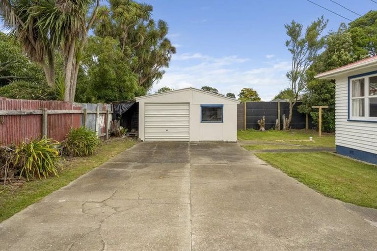Photo of property in 20 Mckenzie Street, Levin, 5510