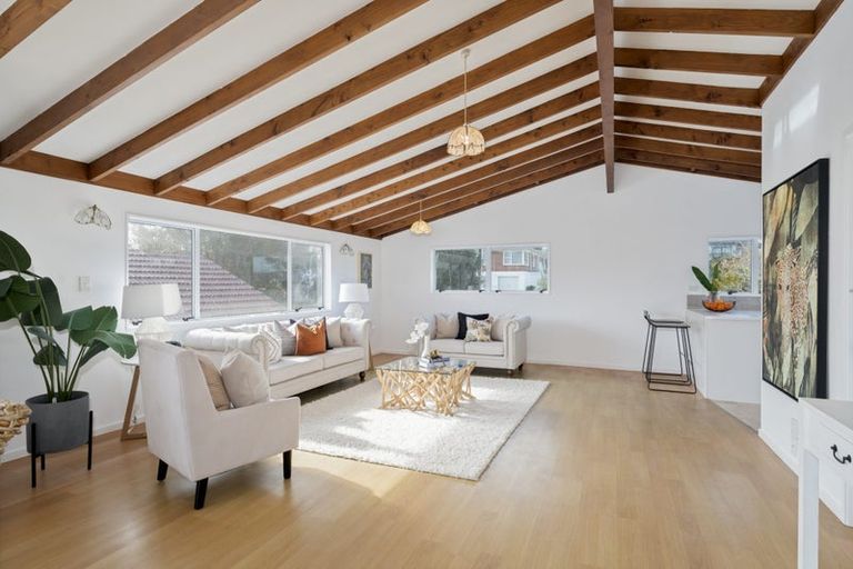 Photo of property in 28 Dallinghoe Crescent, Milford, Auckland, 0620