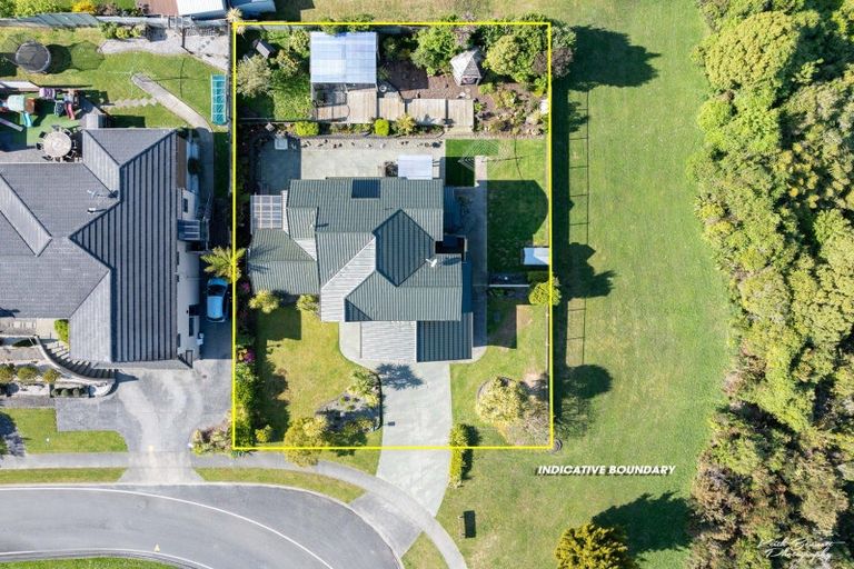 Photo of property in 2 Kirton Drive, Riverstone Terraces, Upper Hutt, 5018
