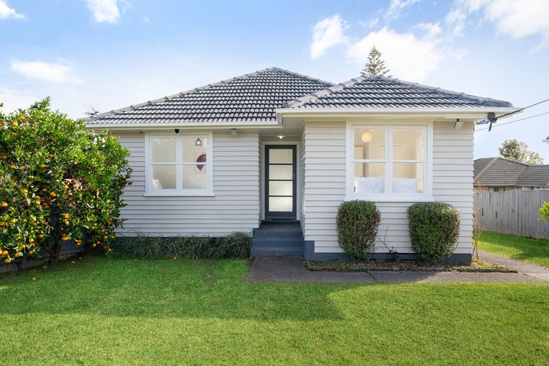 Photo of property in 65 Farquhar Road, Glendene, Auckland, 0602