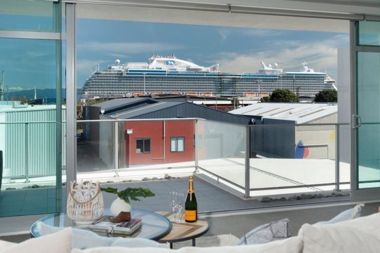 Photo of property in Palm Cove Apartments, 201/6 Tawa Street, Mount Maunganui, 3116