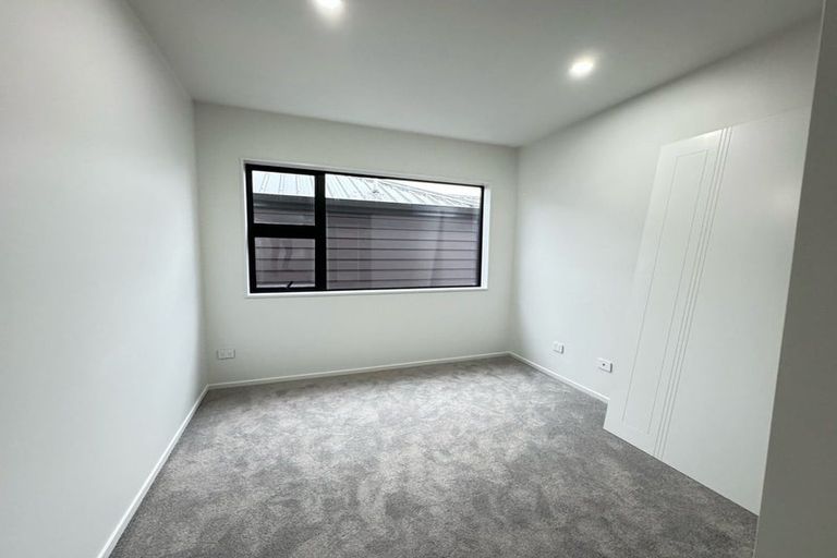 Photo of property in 9/90 Picasso Drive, West Harbour, Auckland, 0618