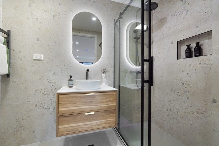 Photo of property in 69b Chivalry Road, Glenfield, Auckland, 0629