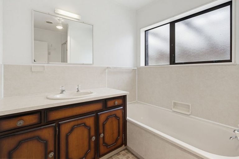 Photo of property in 2a Civic Place, Waiuku, 2123