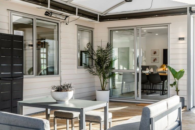 Photo of property in 7 Walter Ruddock Avenue, Kumeu, 0810