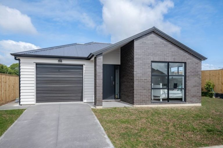 Photo of property in 53 Vinistra Road, Kumeu, 0810