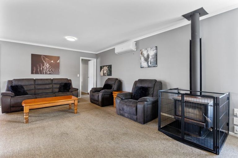 Photo of property in 6 Kauri Street, Merrilands, New Plymouth, 4312