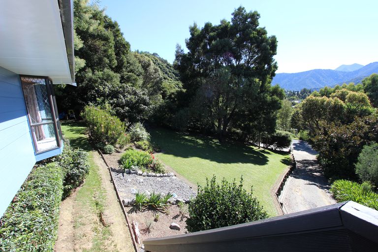 Photo of property in 17 Beach Place, Havelock, 7100