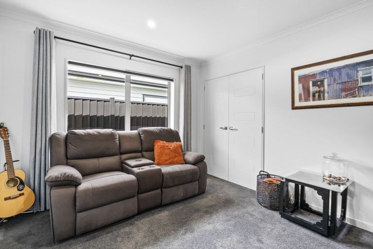 Photo of property in 1a Camp Street, Heretaunga, Upper Hutt, 5019